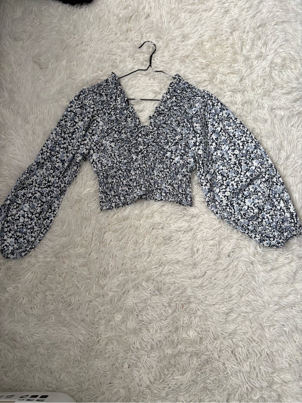 Smocked V-Neck Floral Crop Top - Blue